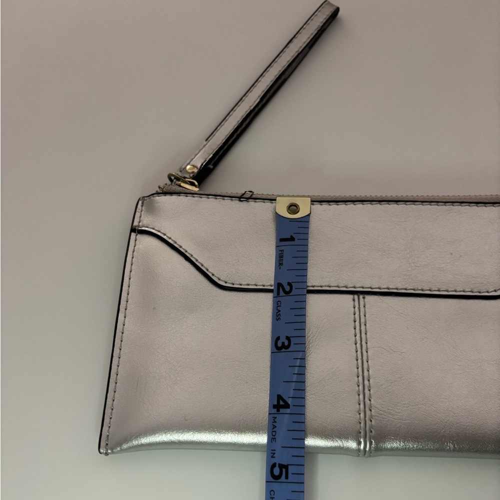 Metallic silver wristlet - Picture 8 of 9